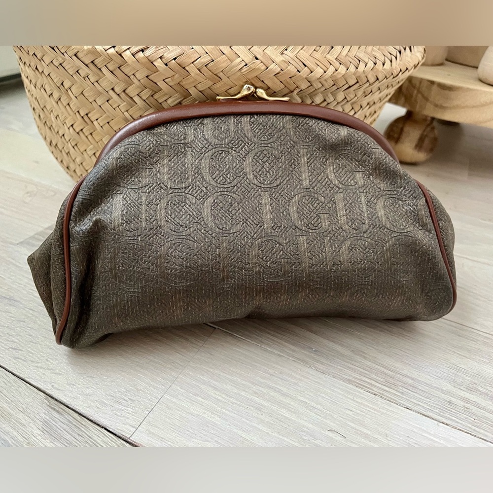 Vintage Gucci Clutch with rare monogram and kiss lock - Picture 13 of 17